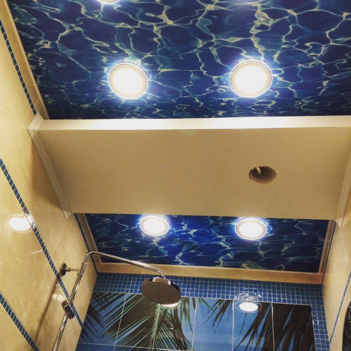 Звездный потолок в ванной