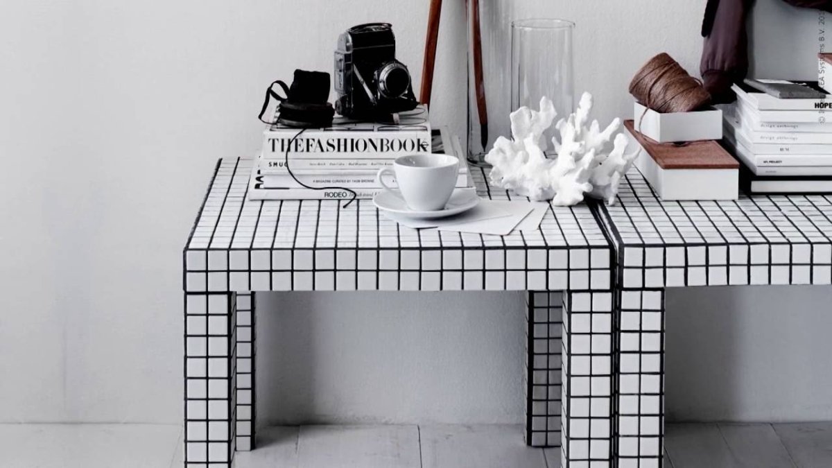 Стол из плитки