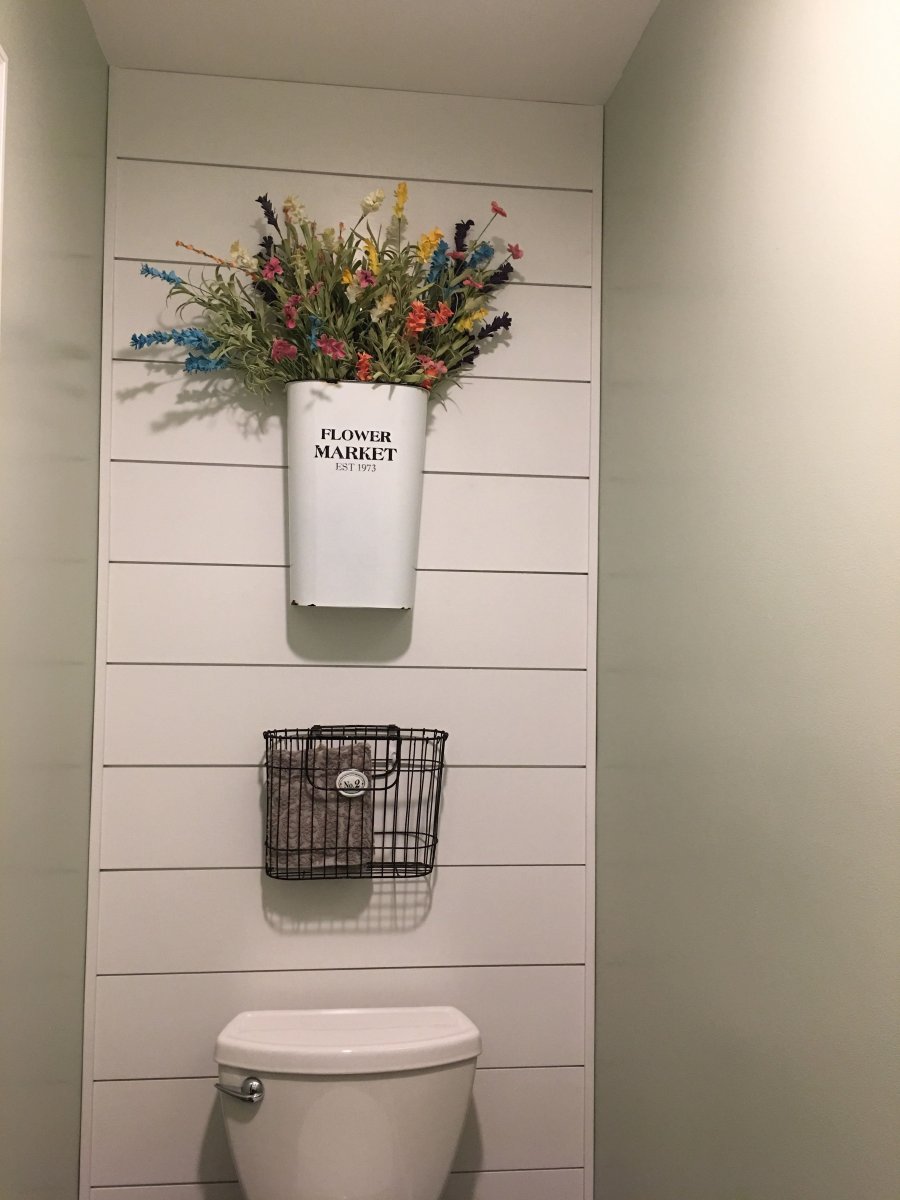 Декор за унитазом