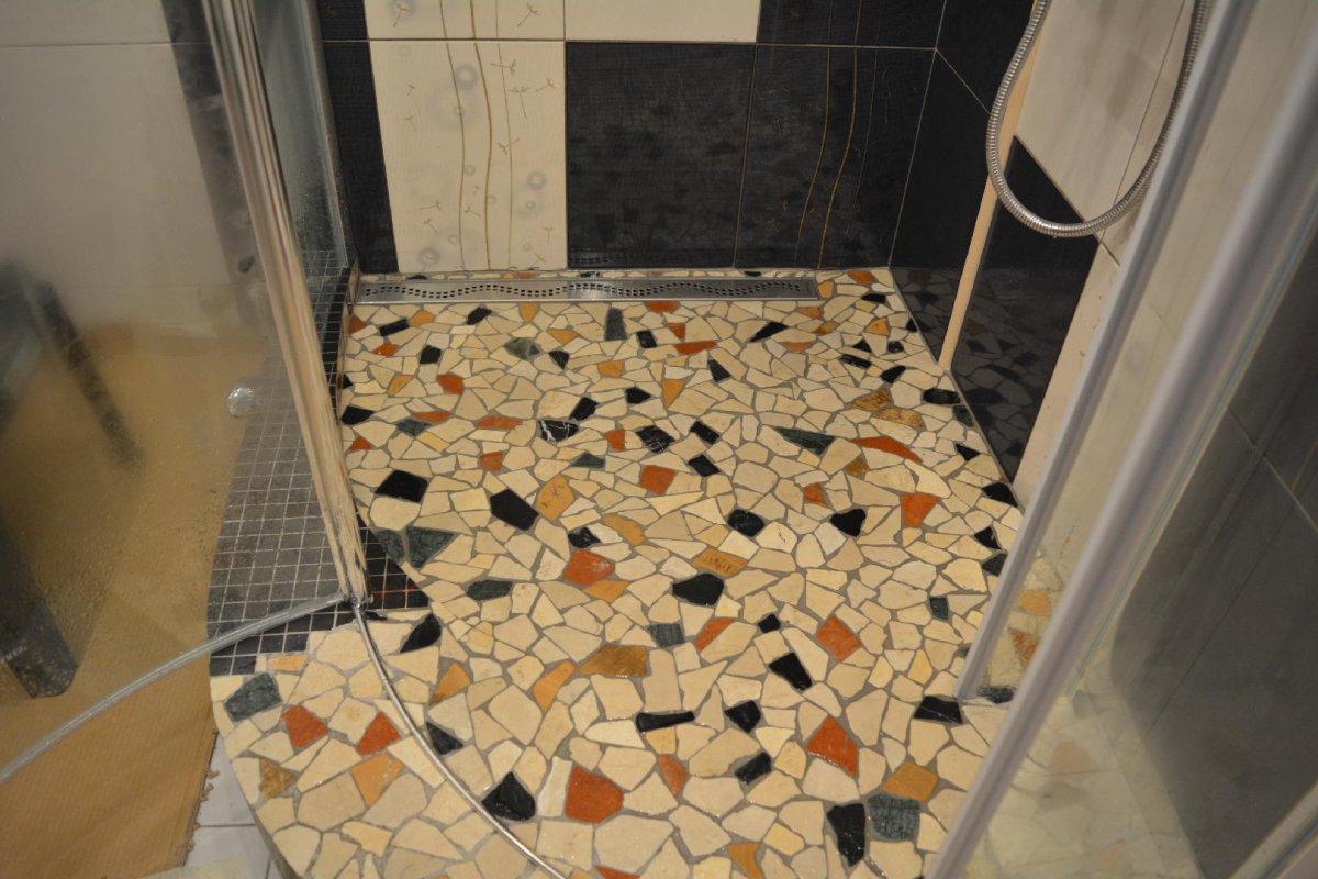 Душевой поддон из мозаики