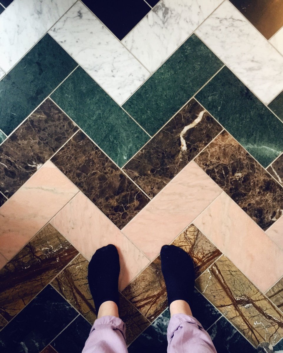 Пол из кусочков плитки