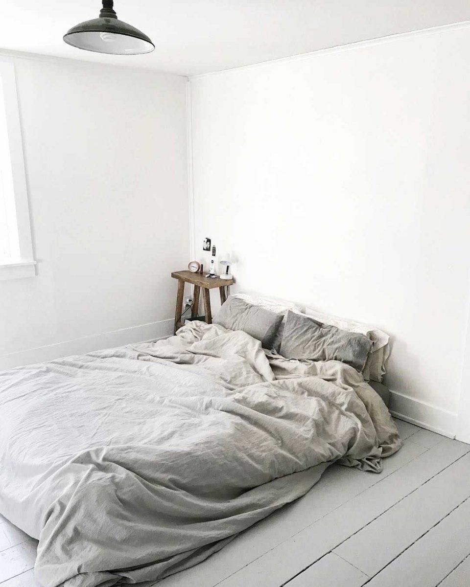 Спальня без кровати с матрасом