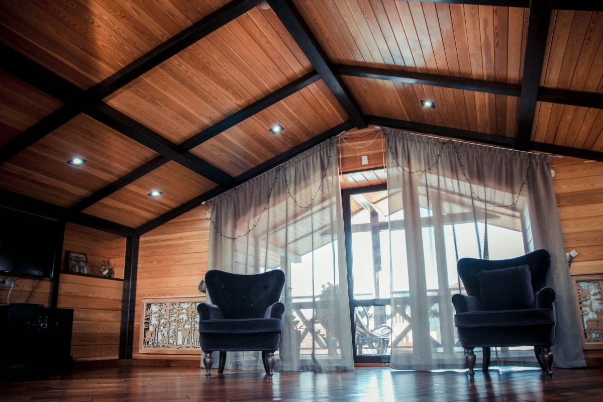 Потолоктиз имитации бруса