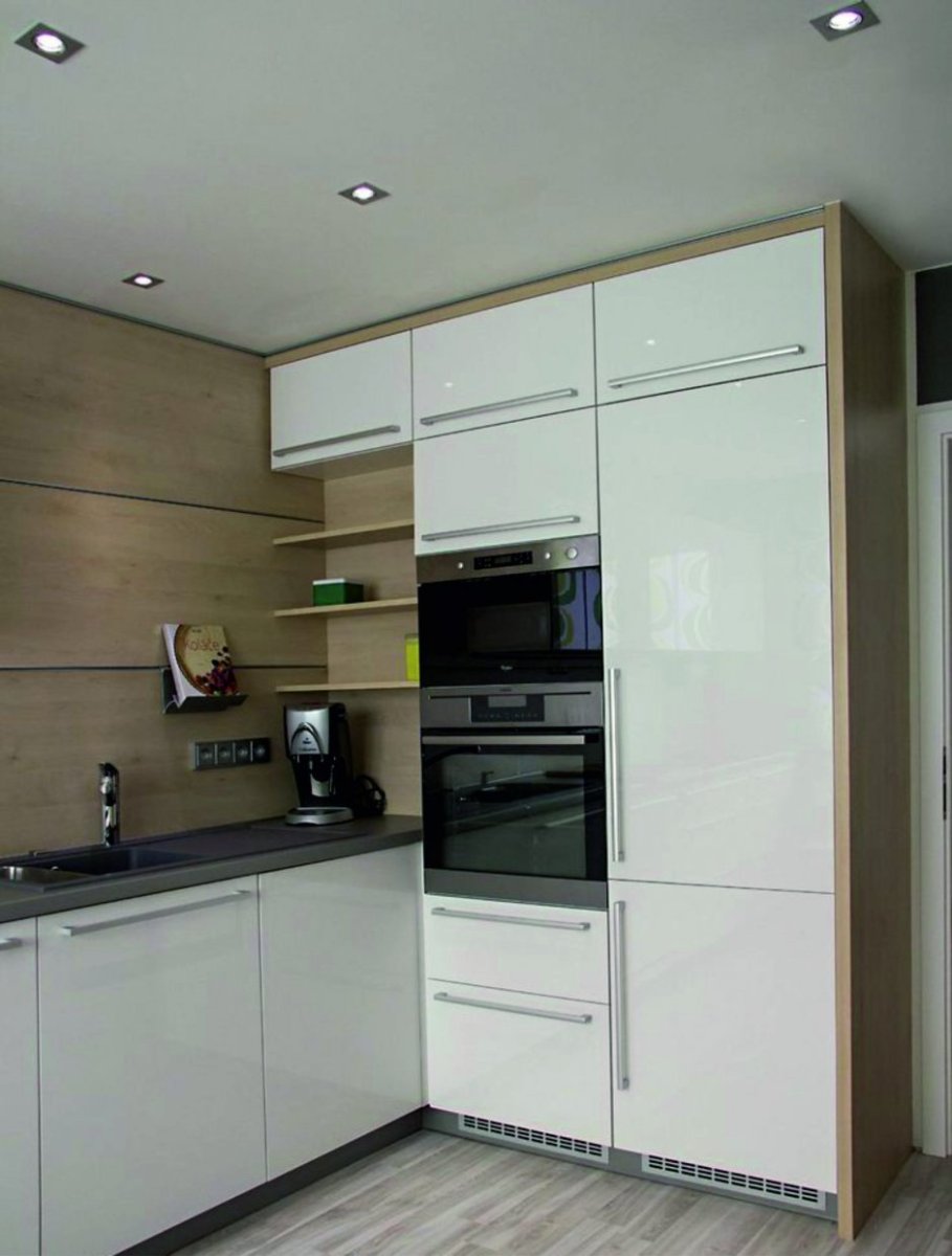 Кухонный гарнитур со встроенной техникой