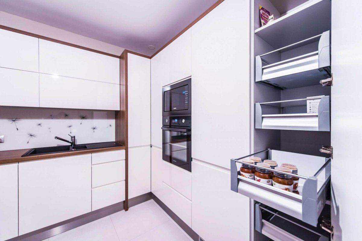 Кухня встроенная в стену