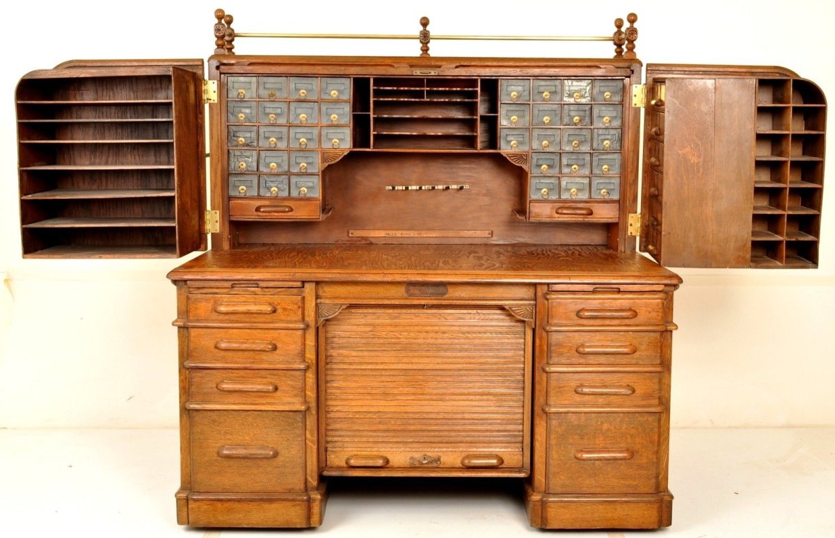 Старинный письменный стол бюро