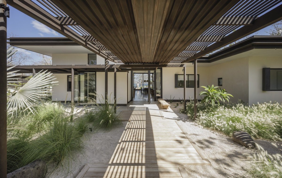 Вилла с навесом