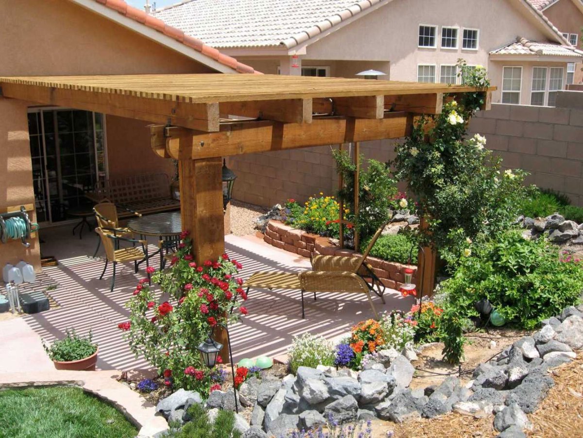 Обустройство навеса на даче