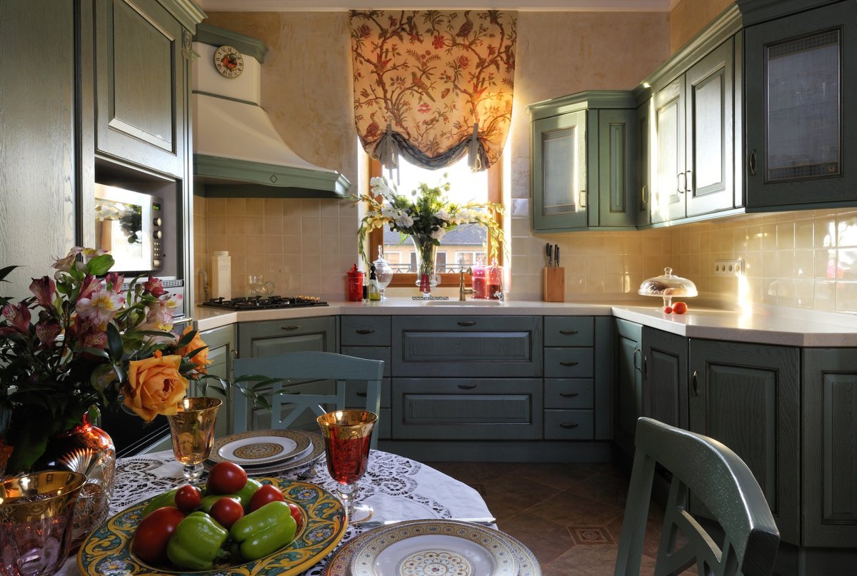 Кухня Прованс с окном