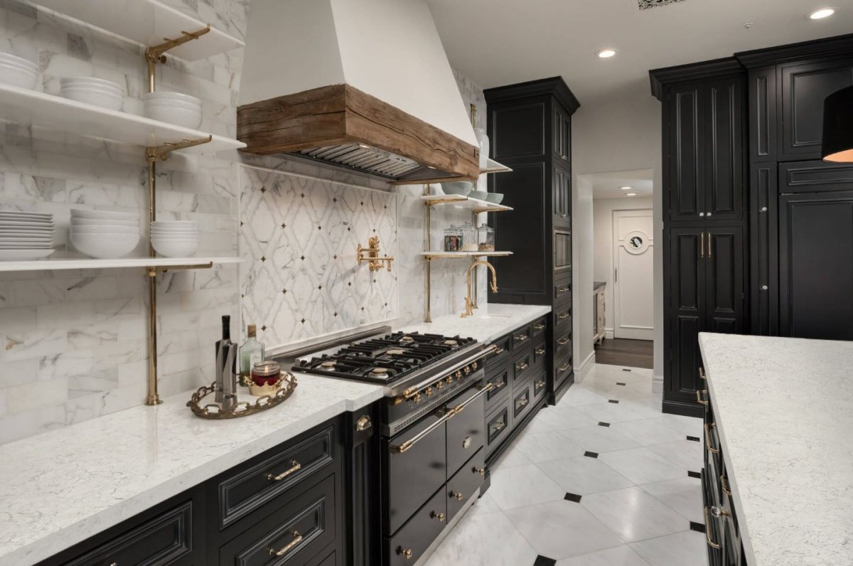 Мраморный кафель на кухне