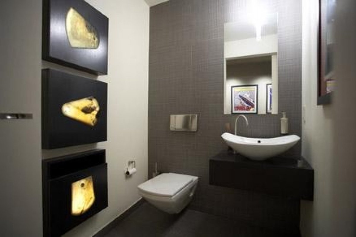 Инсталляция в комнате