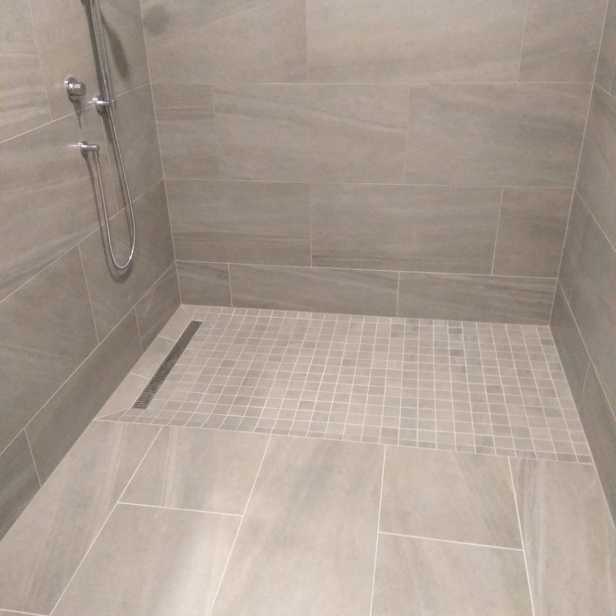 Душевая с поддоном из плитки