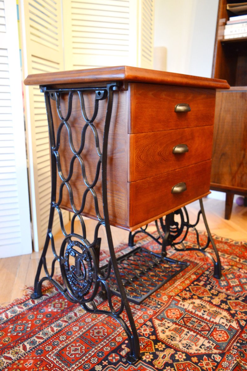 Из станины Зингер