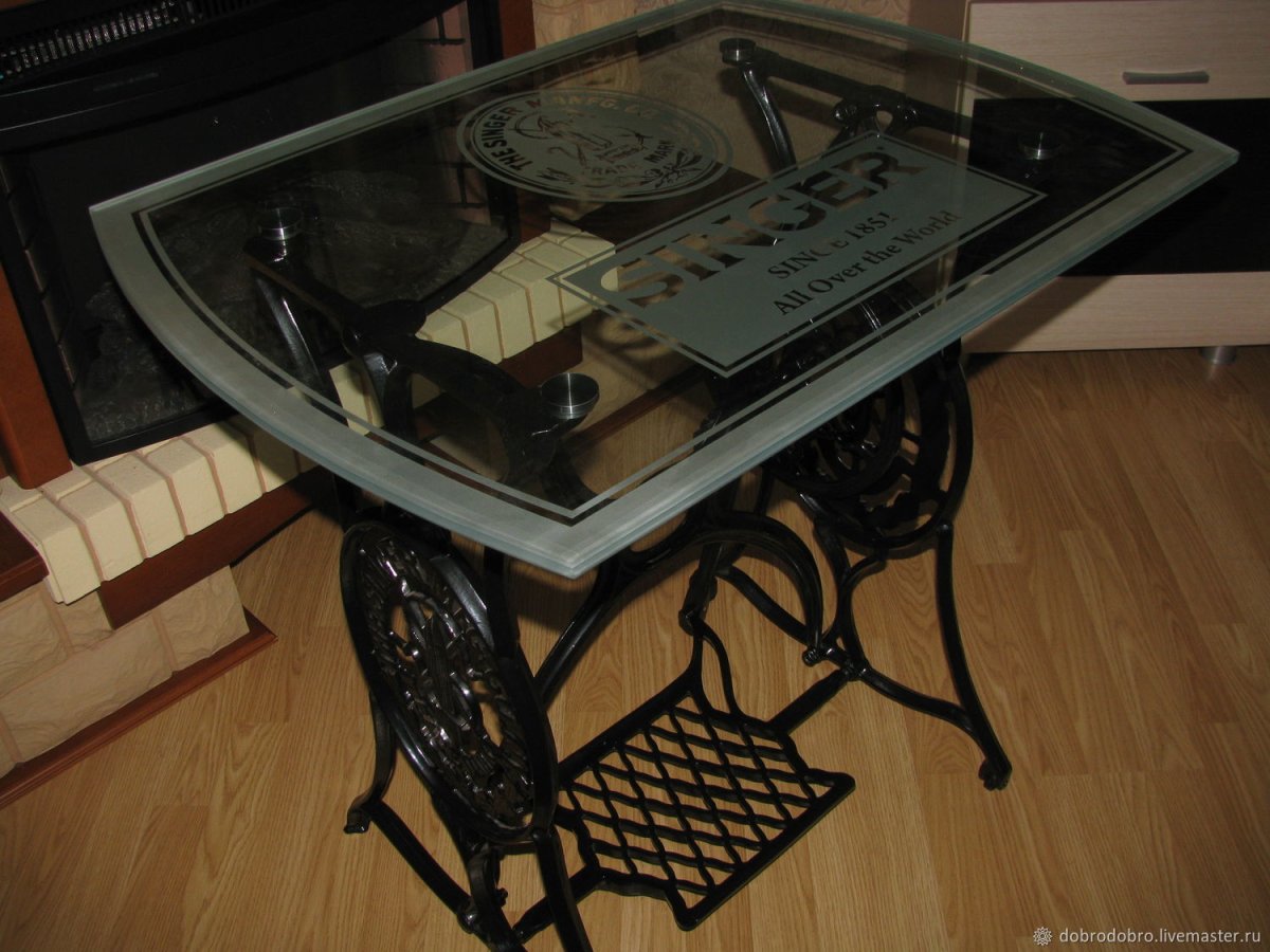 Столы из станины швейной машины Зингер