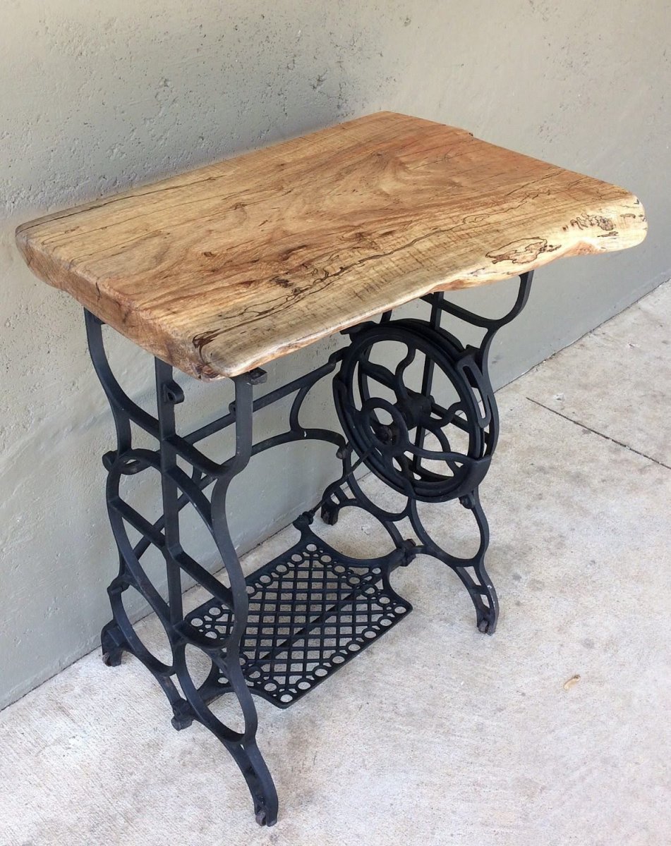 Из станины Зингер