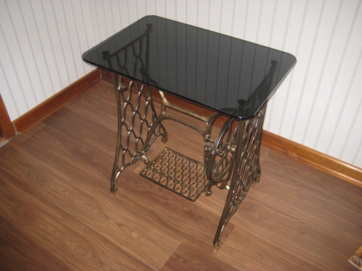 Стол из станины Зингер