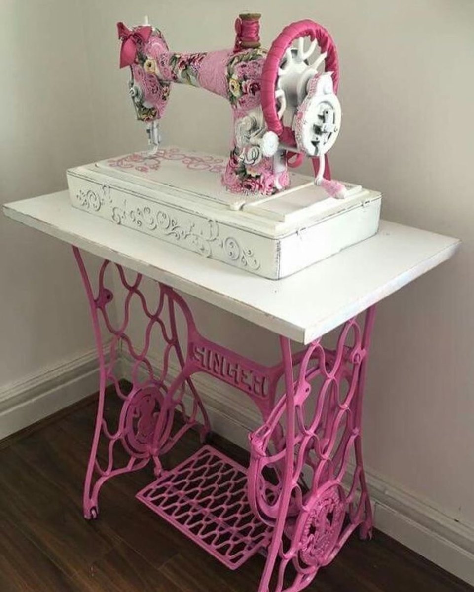 Старая швейная машинка декор