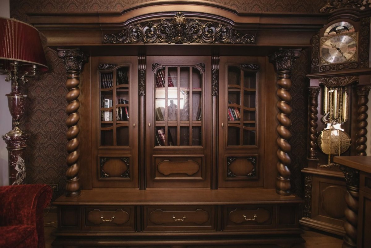 Красивая резная мебель