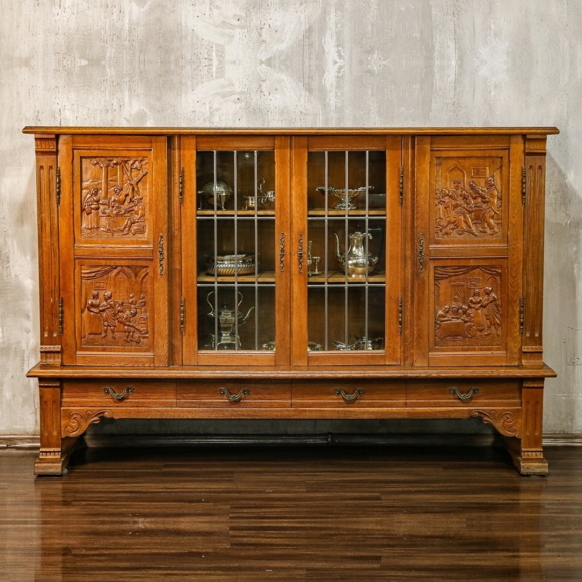 Старинный книжный шкаф из Голландии в Калининградской области