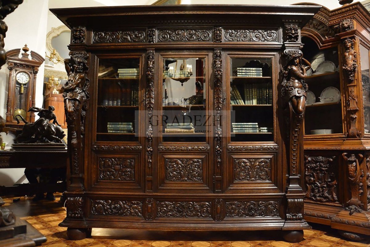 Антикварный шкаф неоренессанс