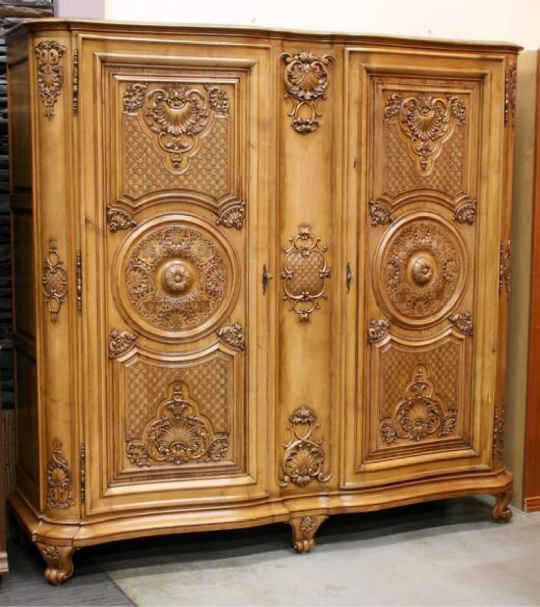 Старый платяной шкаф