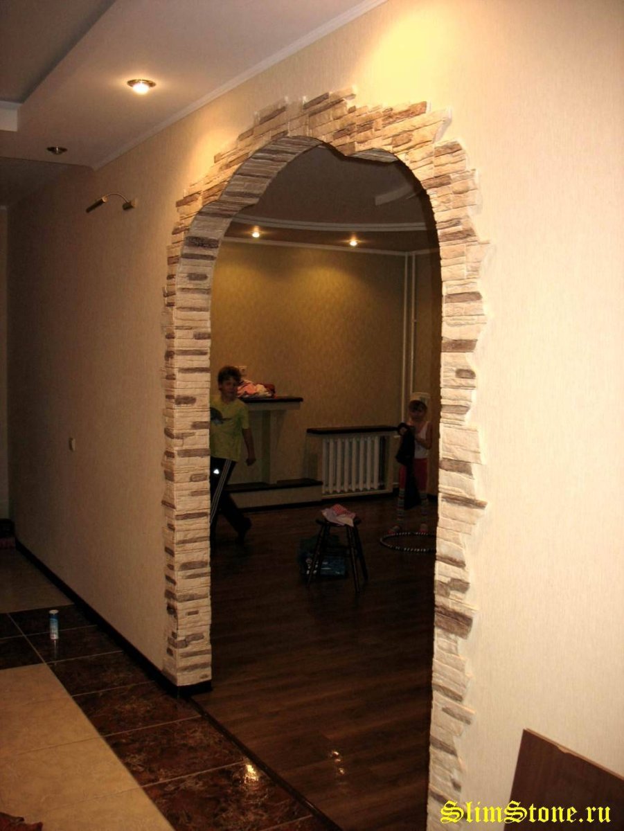 Арка межкомнатная обложенная камнем