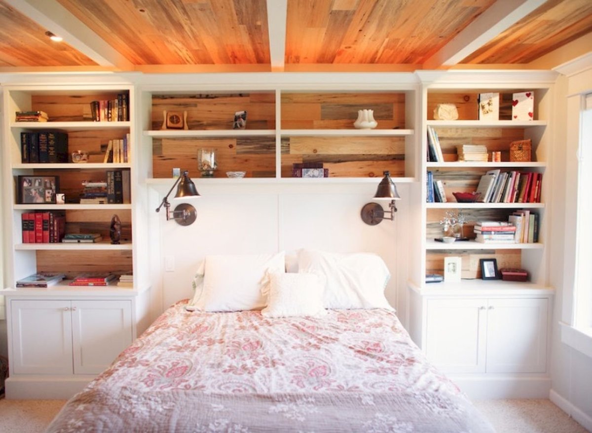 Кровать с изголовьем в виде шкафа