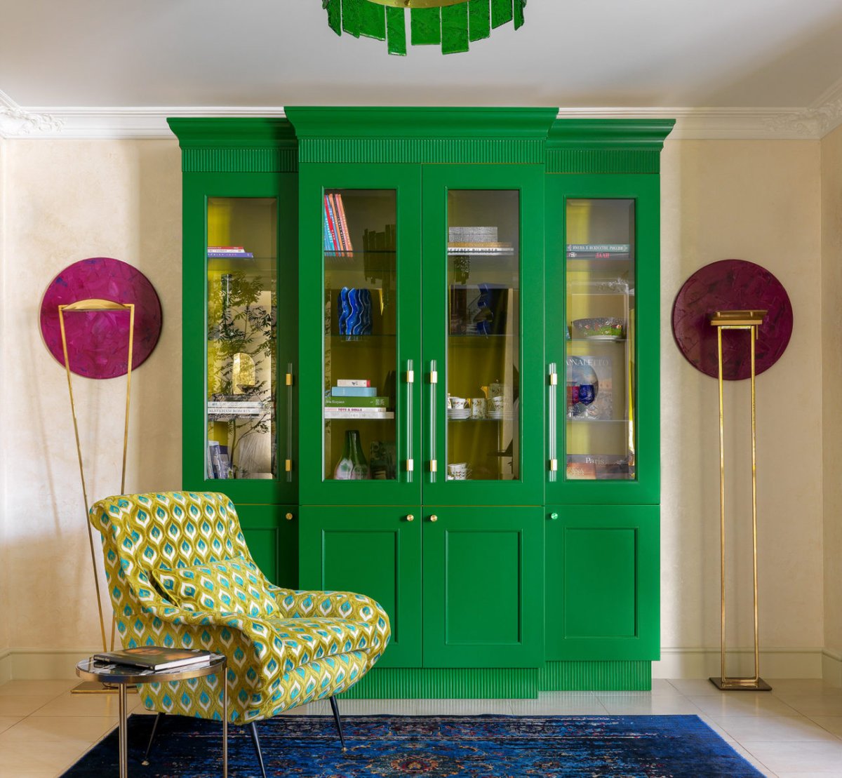 Зеленый шкаф в интерьере