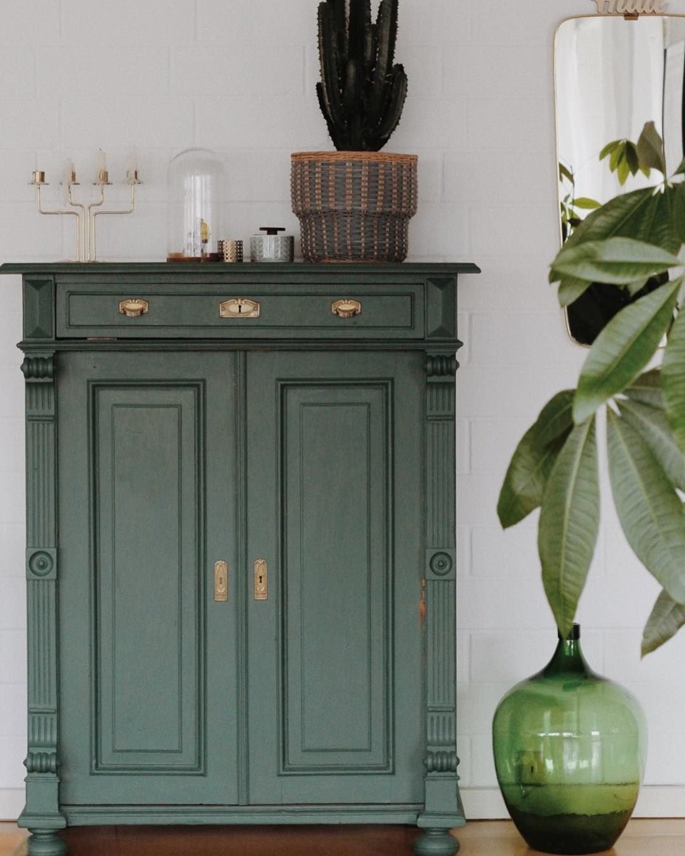 Зеленый шкаф в интерьере
