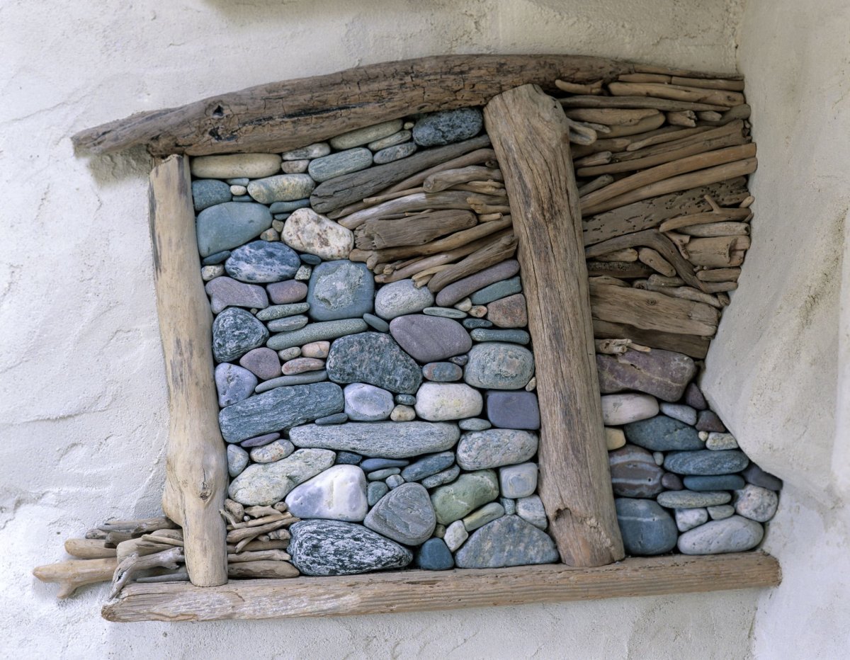 Панно из камней и древесины