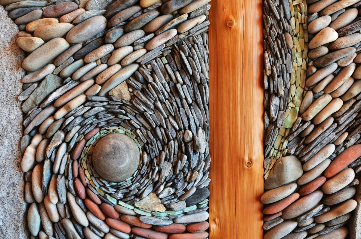 Декор из речных камней