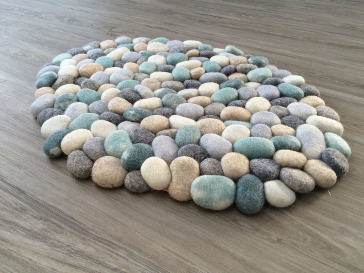 Коврик из камушков из ткани