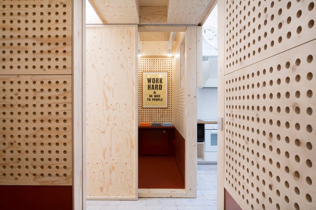 Стильно для офиса из фанеры