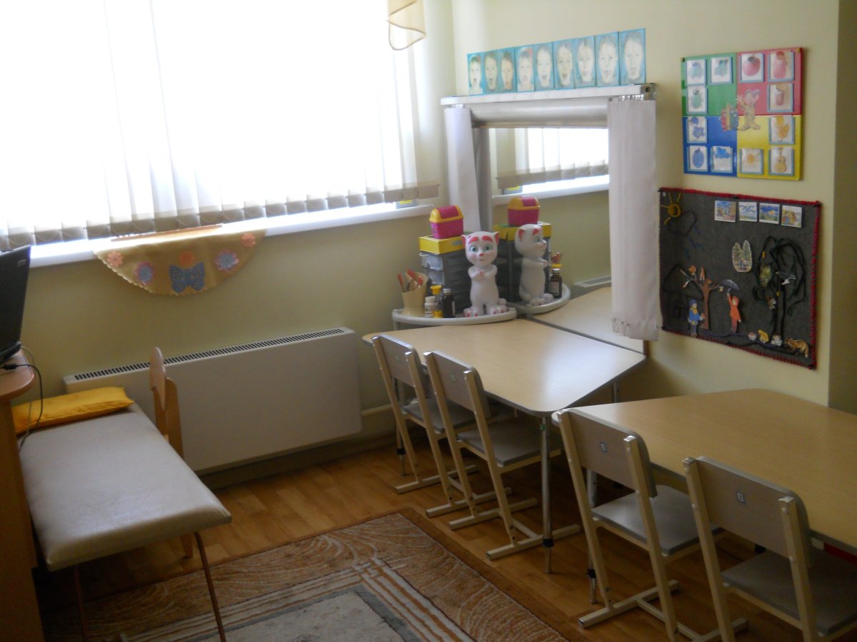 Полки в логопедическом кабинете