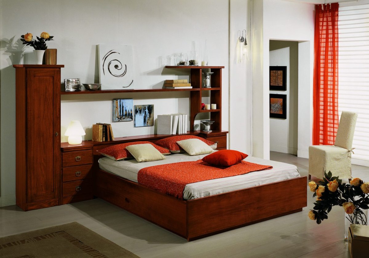 Кровать с полками