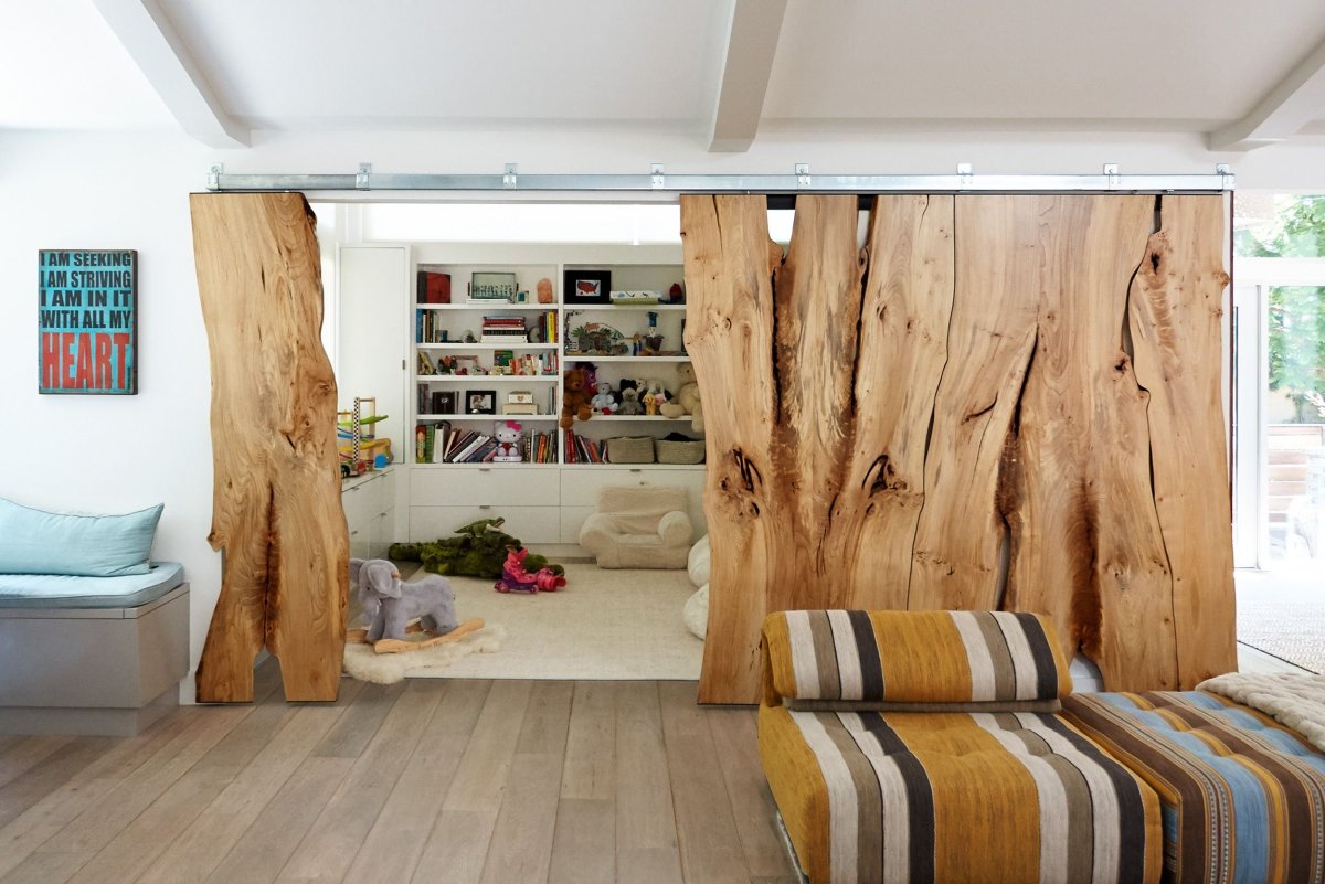 Межкомнатные двери из слэбов дерева