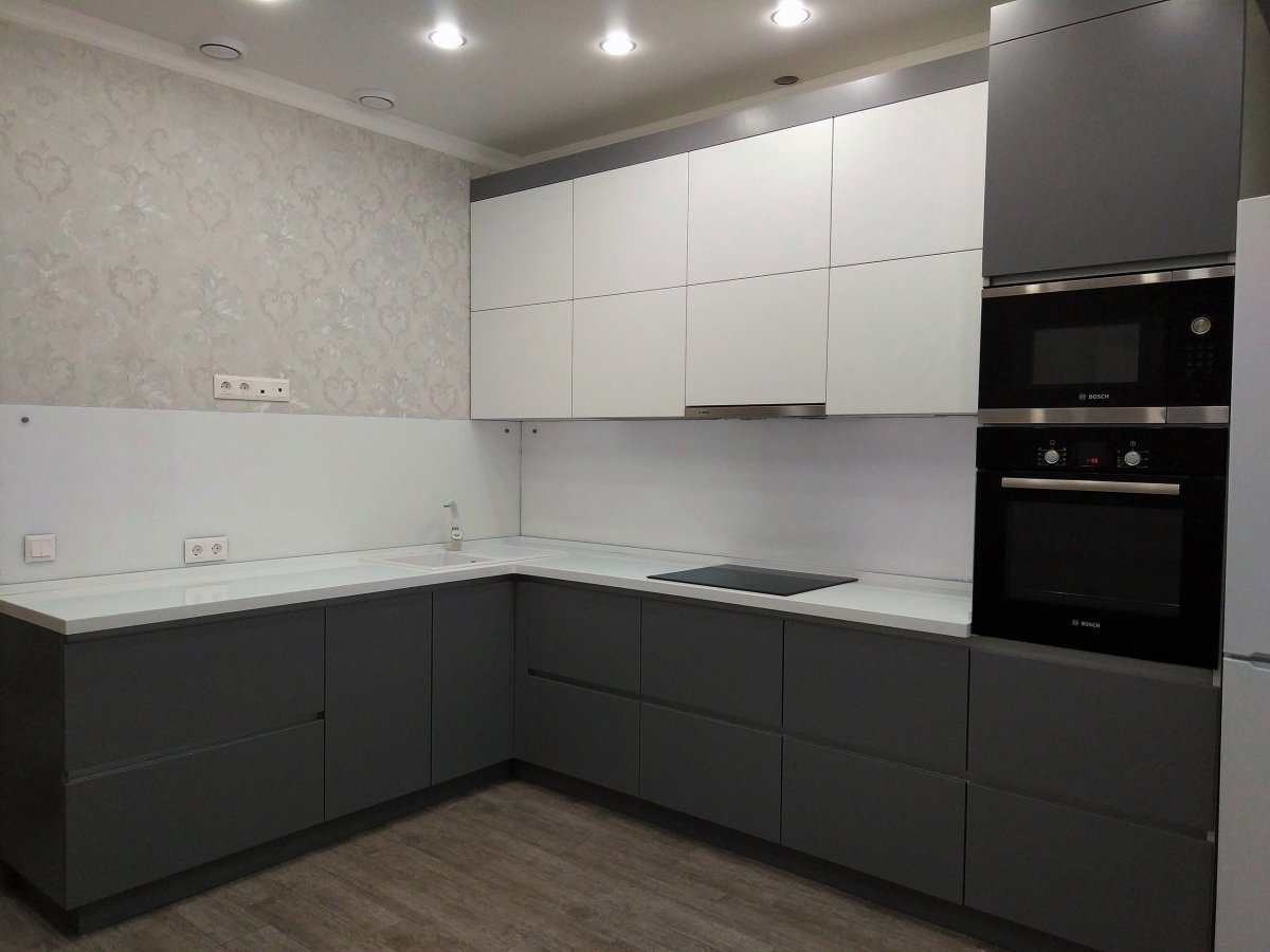 Кухонный гарнитур белый матовый