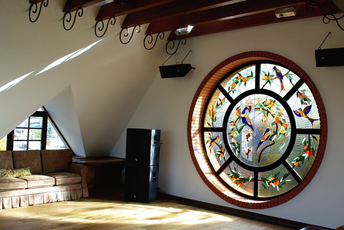 Витражные окна в частном доме