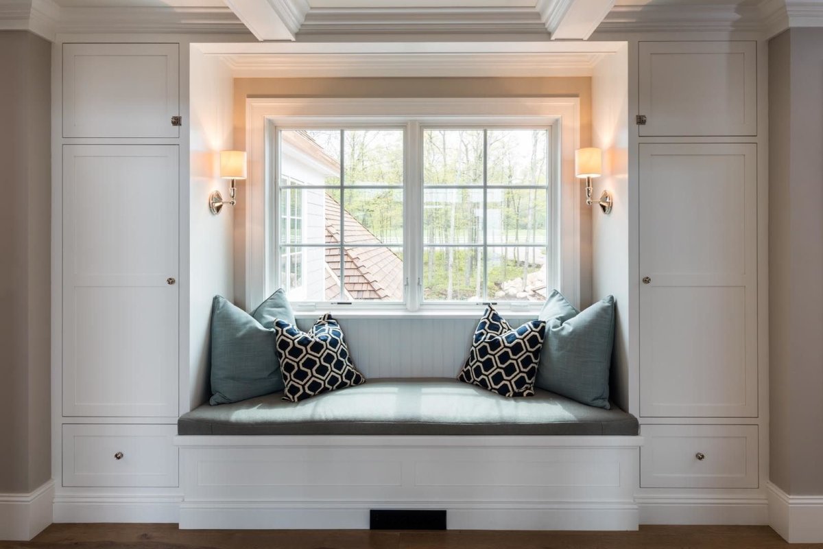 Встроенный диван