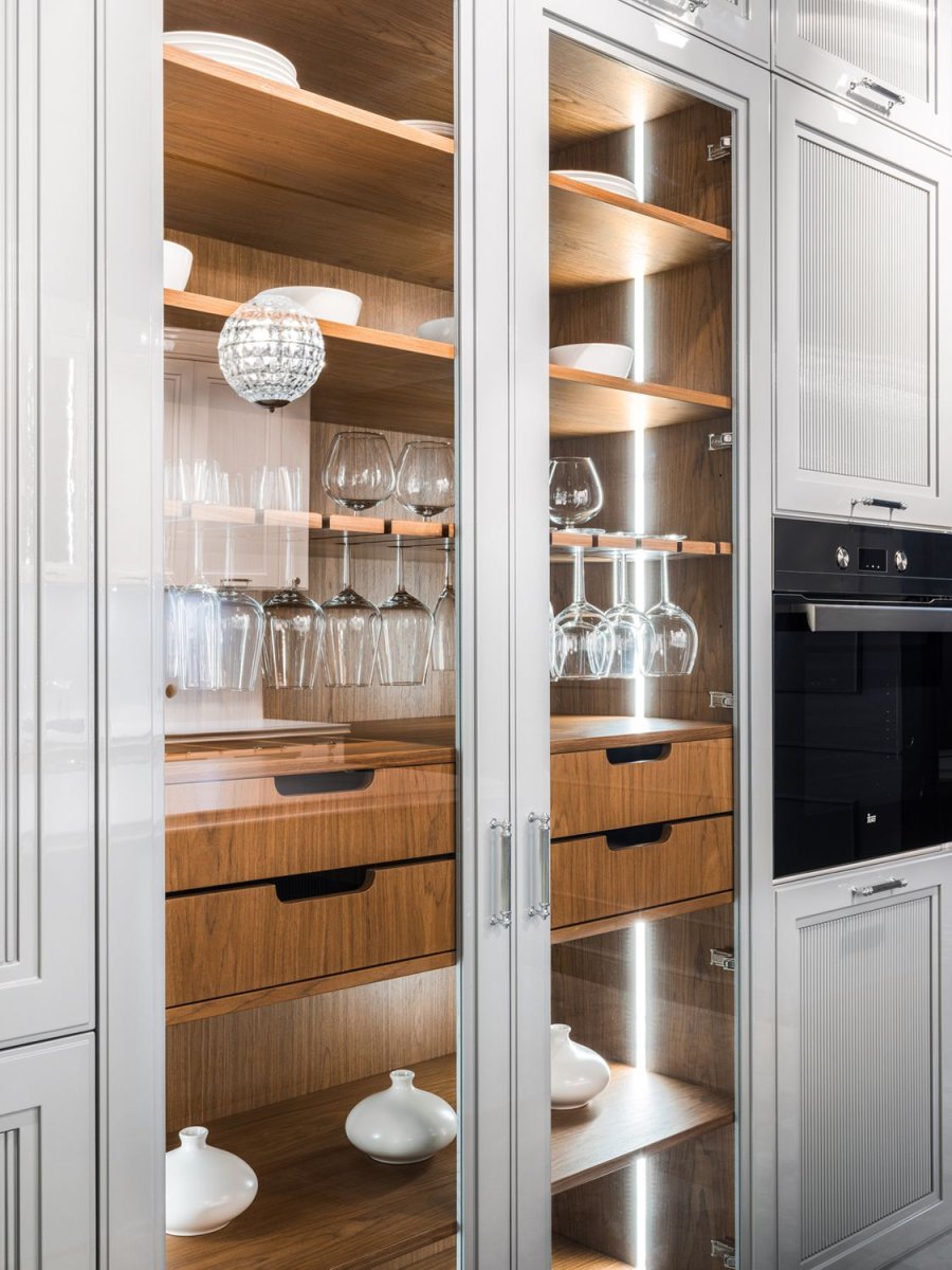 Витринный шкаф на кухню