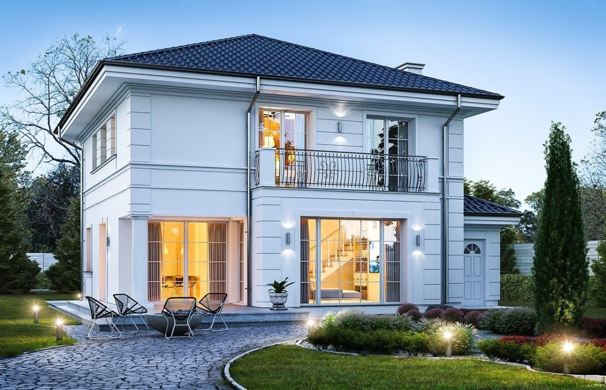 Белый двухэтажный дом