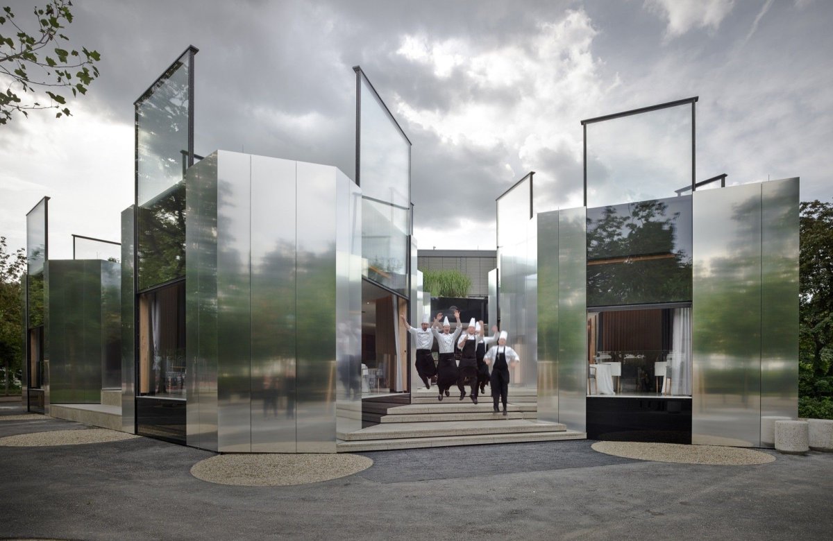 Зеркальный фасад