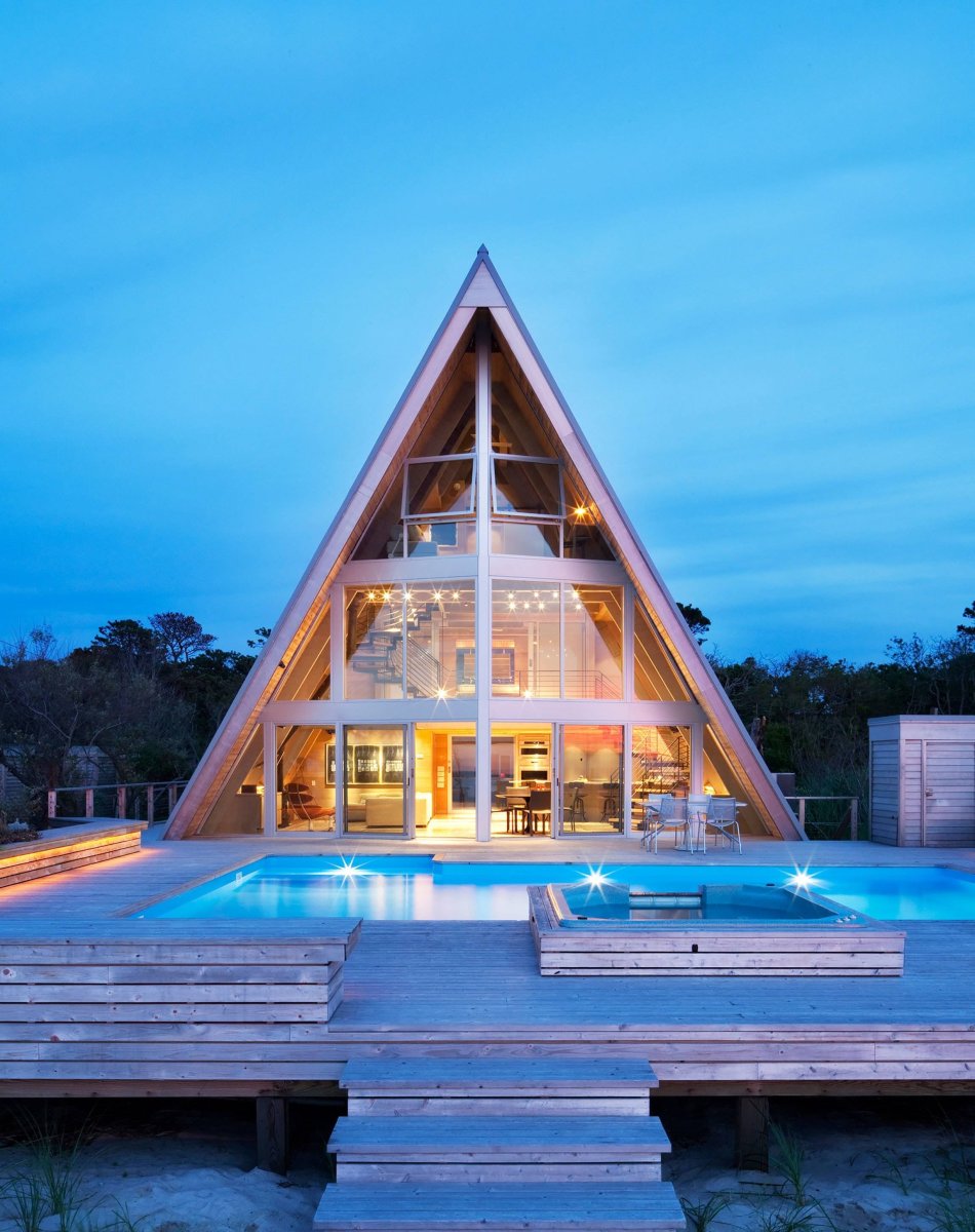 Дом в форме треугольника